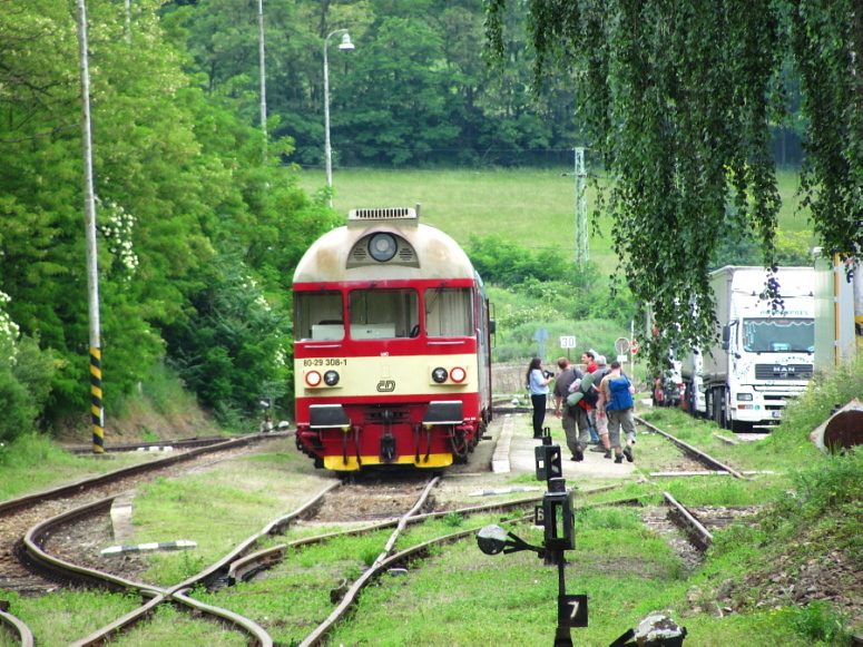 Os vlak v Oslavanech 9. 6. 2013 - na 3,5 msce naposledy (pak jen 2 vkendy a zas 7 msc nic)