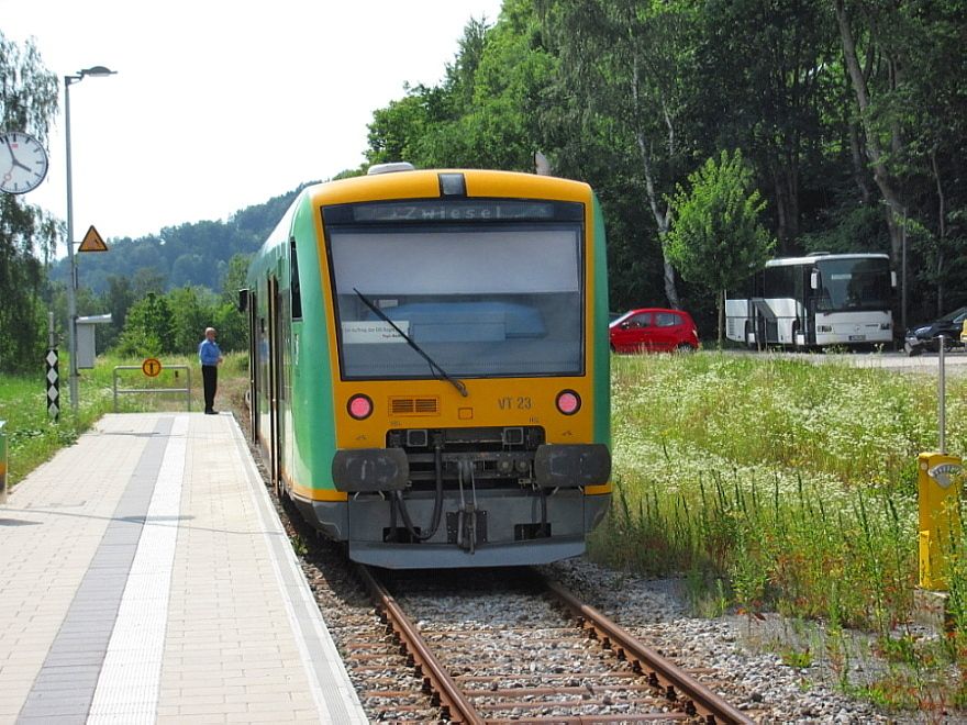 Regioshuttle Regentalbahn ek na as odjezdu (16:00 h) na 