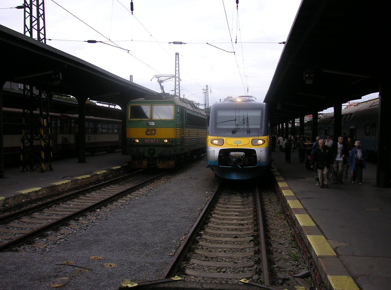 163 067 - 2 ve spole�nosti Pendol�na na Masarykov� n�dra�� , rok 2005