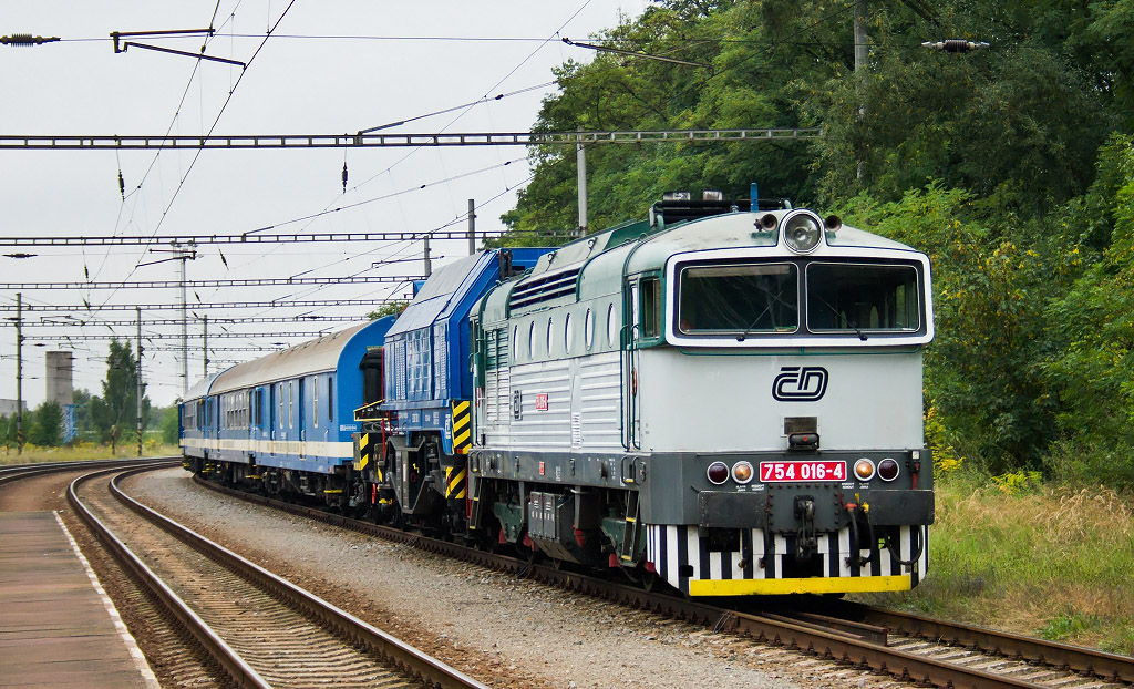 754.016-4 + EDK + nehodov vlak LD.Brno; st.Smiice