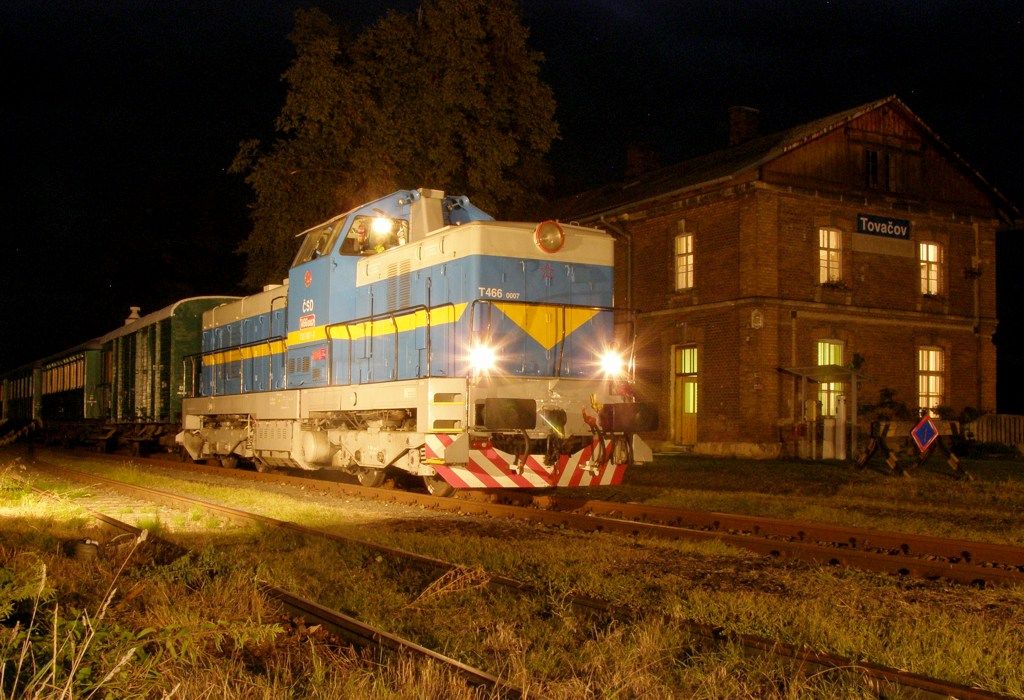 Tova�ov (poprv� stanice opravdu sv�t�!)