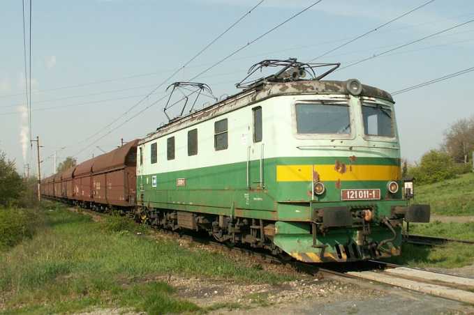 121.011 s uhelnm vlakem u Hostomic n.B.