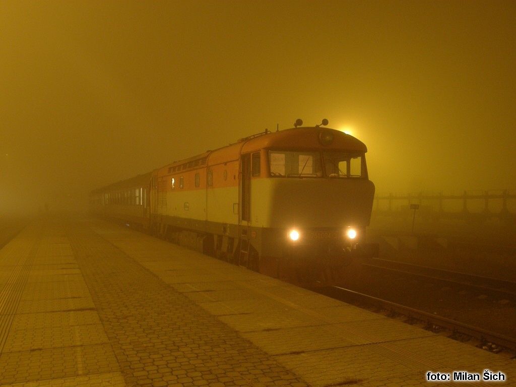 751-004 s R 1149 dojel do Turnova ji� se zdechl�m motorem...14.11.2011