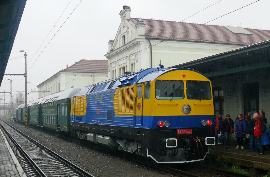 Bohumn : T499 0002 na postrku zvltnho vlaku do Ostravy, vpedu E499 004