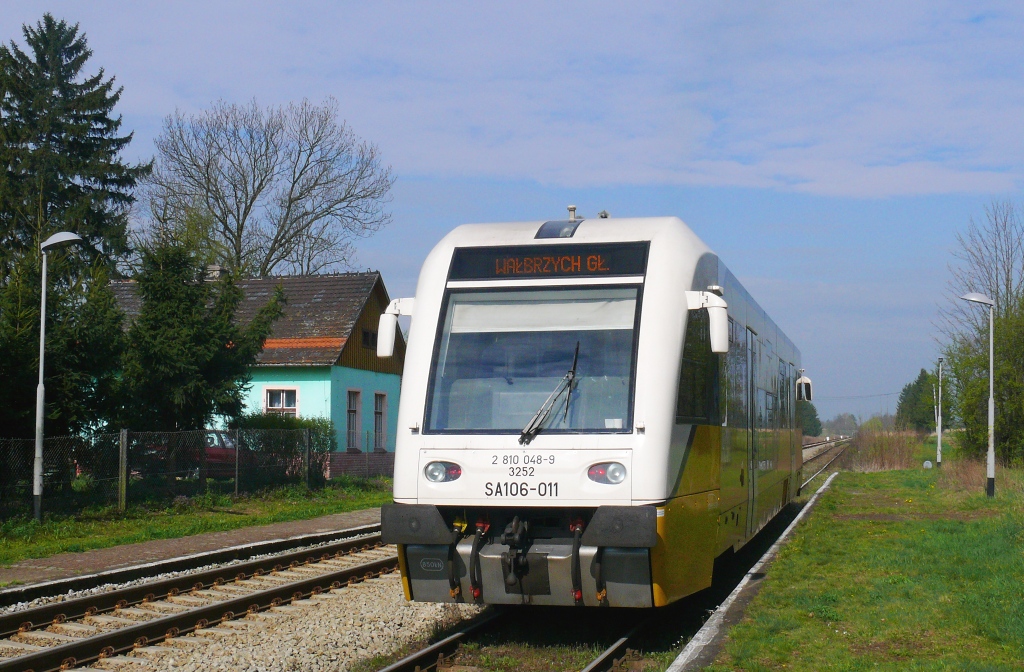Bierkowice : SA 106-011 s osobnm vlakem do Walbrzychu 