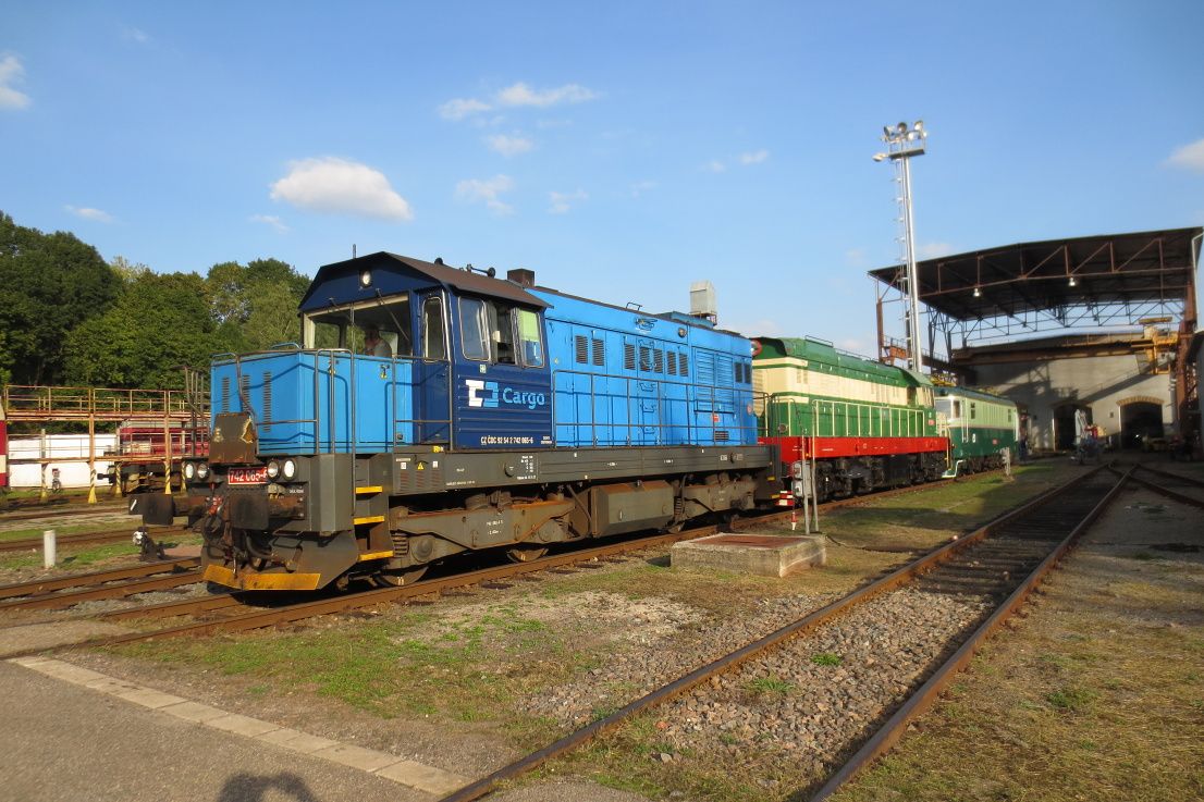 z�stupce �D cargo 742 065-6 sestavuje kolonu na zp�te�n� cestu