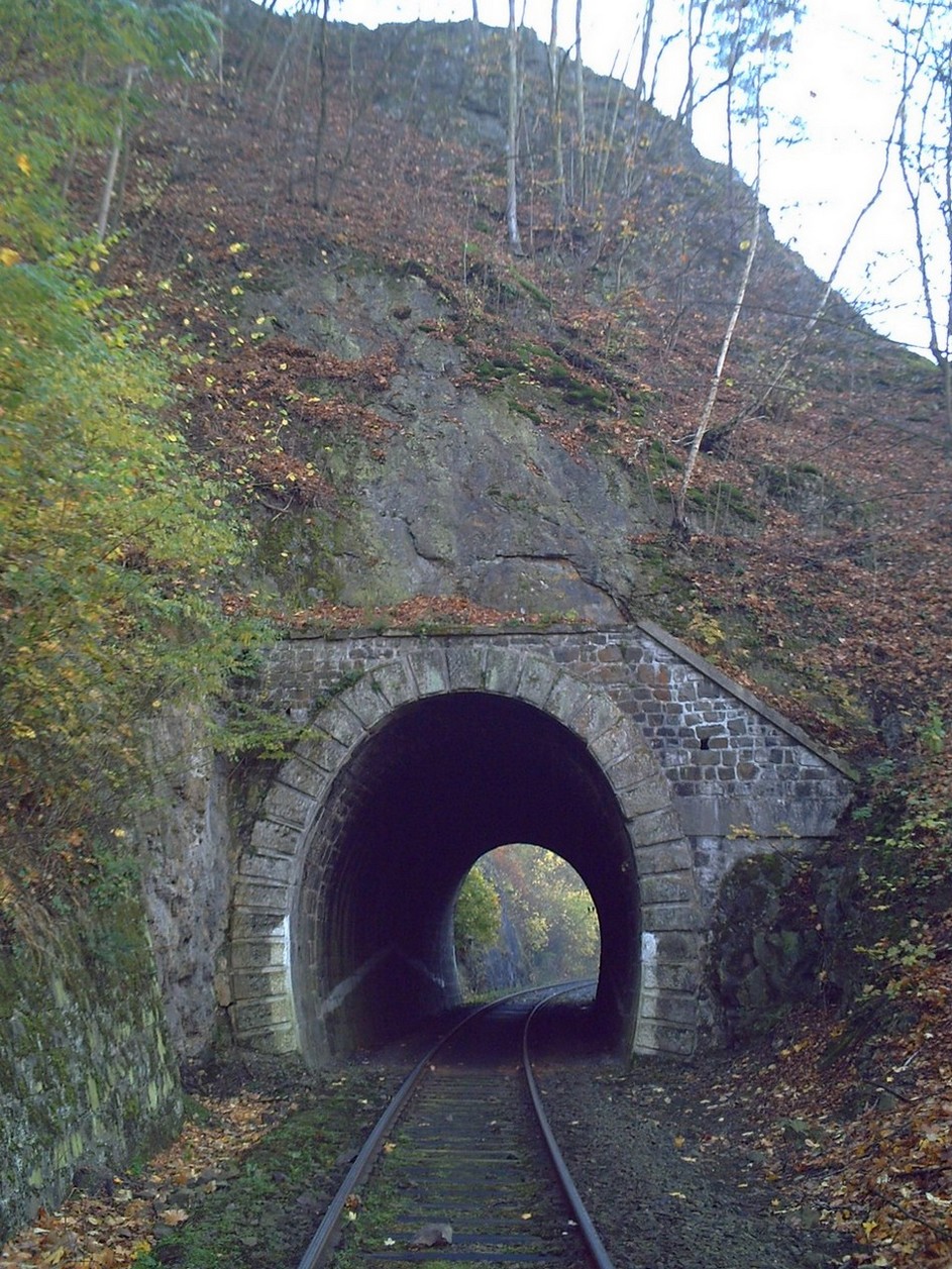 Portl roztockho tunelu od Zbena