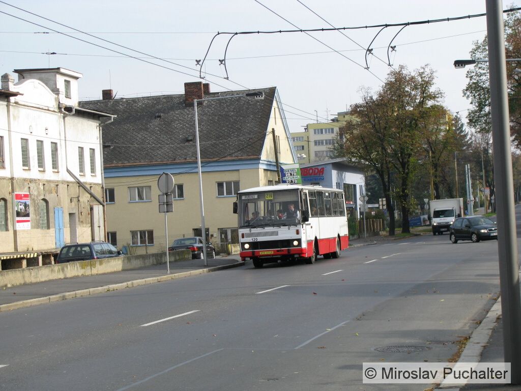 Ev. �. 120 (Karosa B 732) na ulici Krnovsk�.
