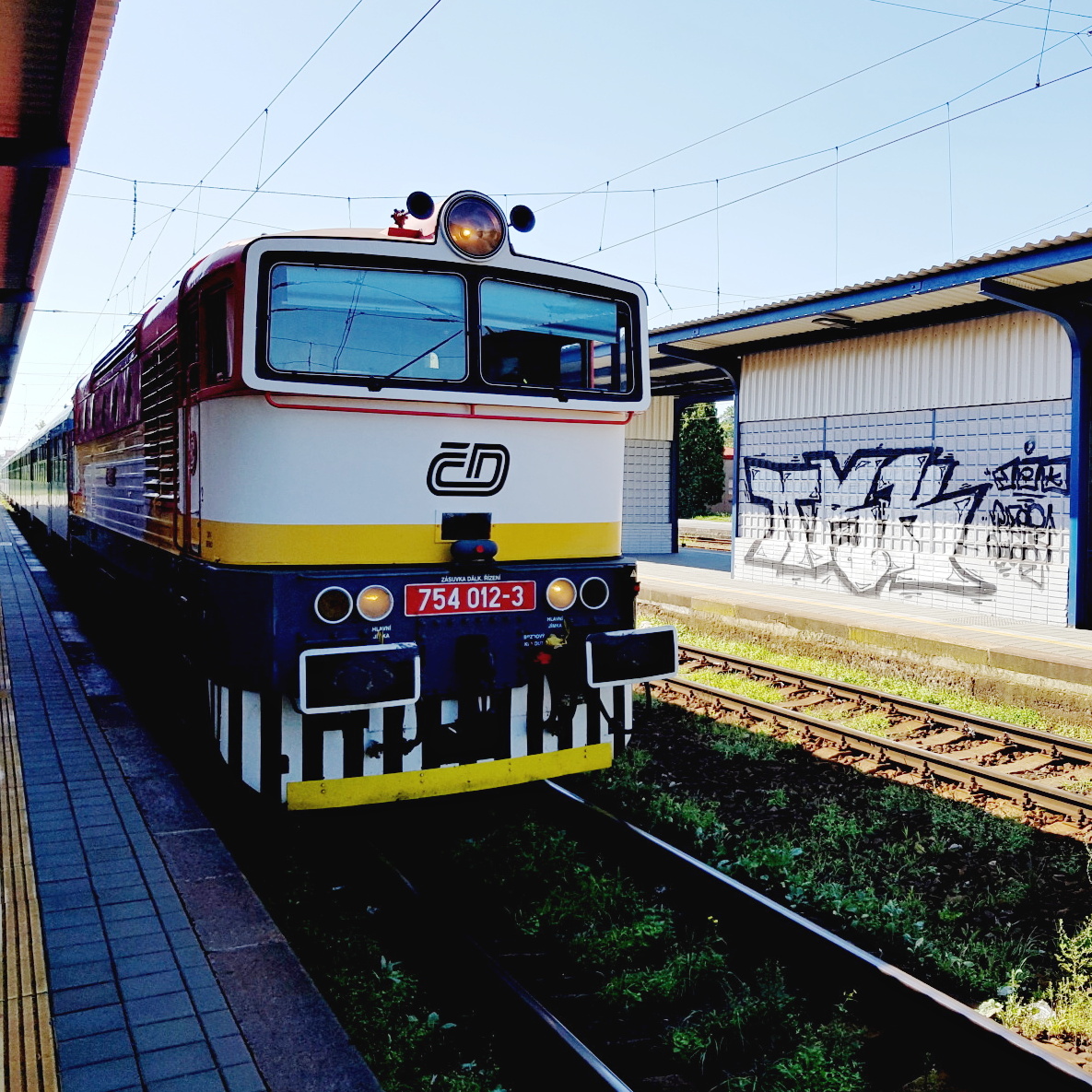 754.012-3 na Os11520 ve stanici Brno - Krlovo Pole. 