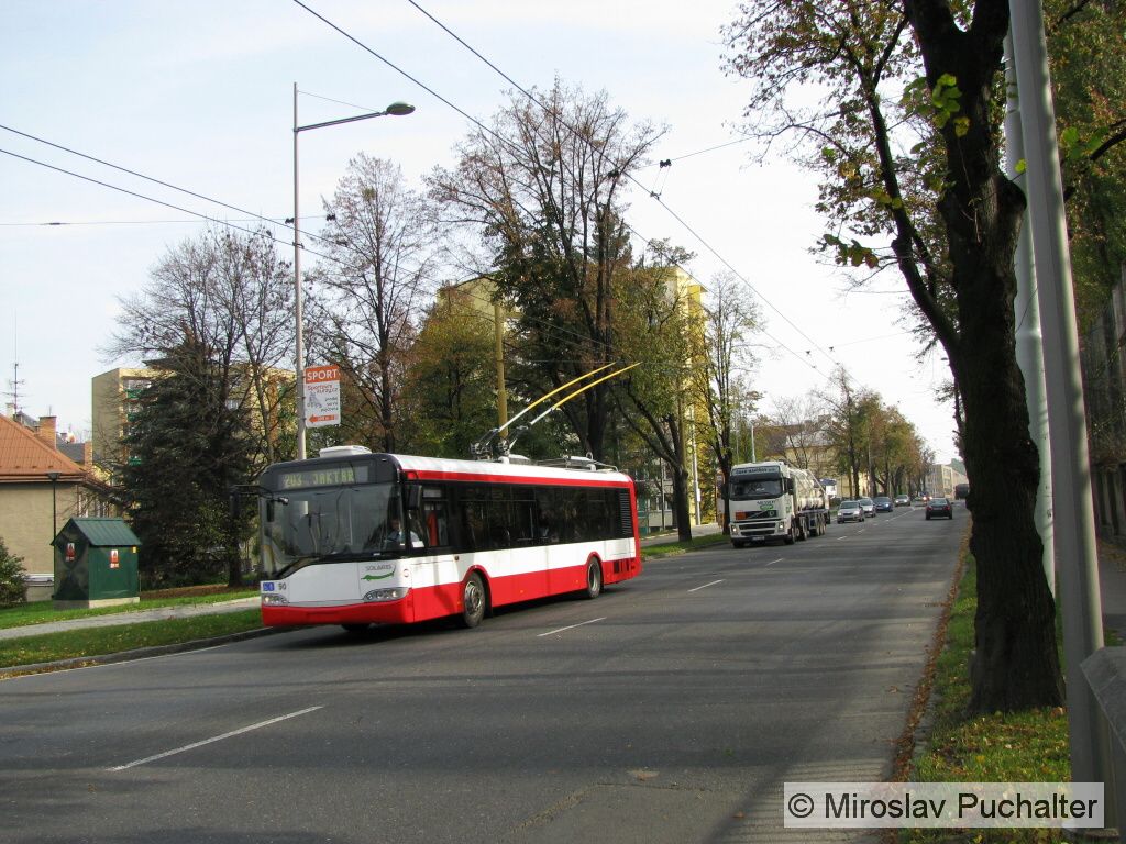 Ev. �. 90 (Solaris Trollino 12 AC) v ulici Krnovsk�.