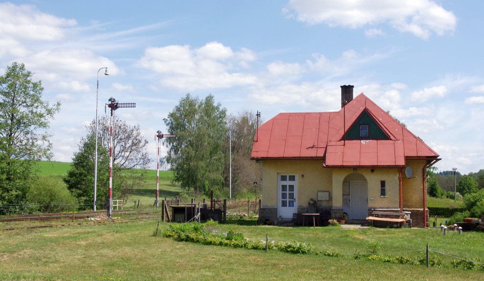 Roztoky u Jilemnice, kv�ten 2012 -- odjezdy sm�r Martinice