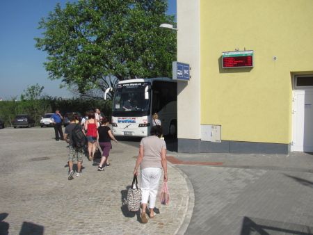 ... do nhradnho autobusu, kter za chvli pojede opt okolo centra Koucourkova, pardon M. Krumlova