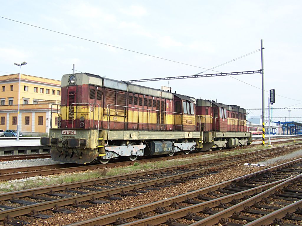 742 189-4+742 426-0 Znojmo 16.9.2009(foto Pavel Valenta)