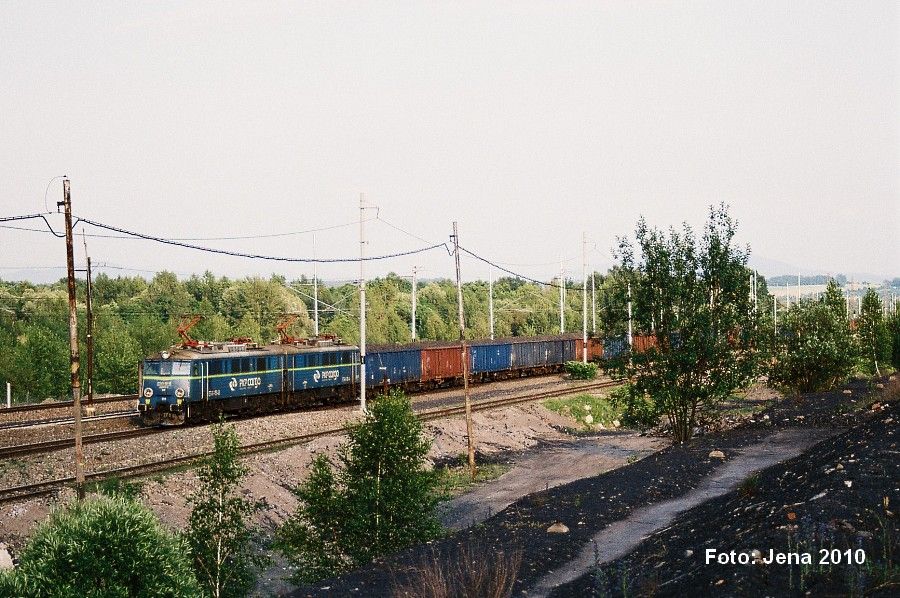 ET41-151 PKP na postrku nkladnho vlaku u Louk nad Ol, 1.7.2010