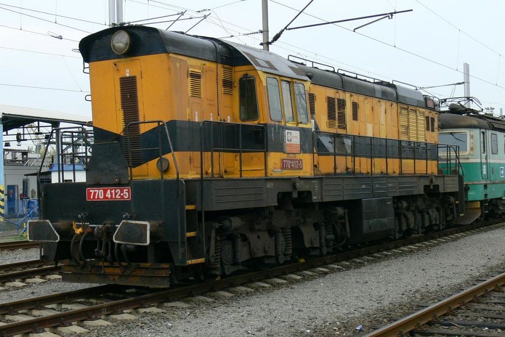 770 412