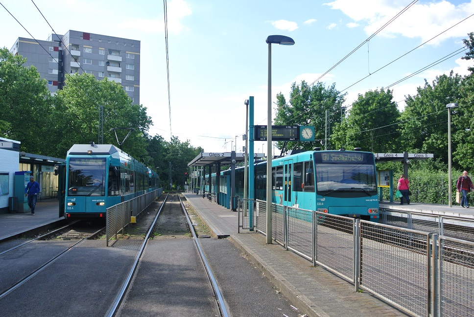 Pestup mezi stadtbahnem a tramvaj
