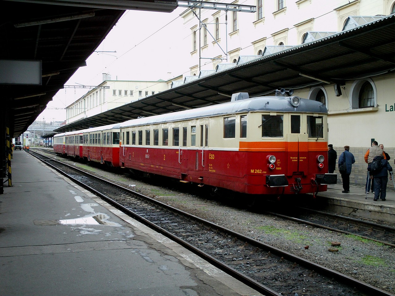 M 262.1168 na konci vlaku v Praze Mas.n., 30.11.2012