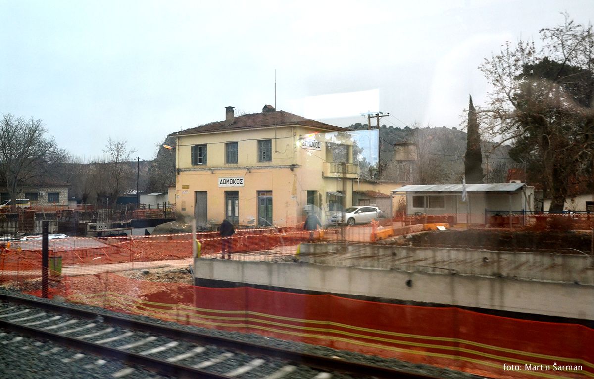 Domokos, rekonstrukce leden 2016 (z vlaku)