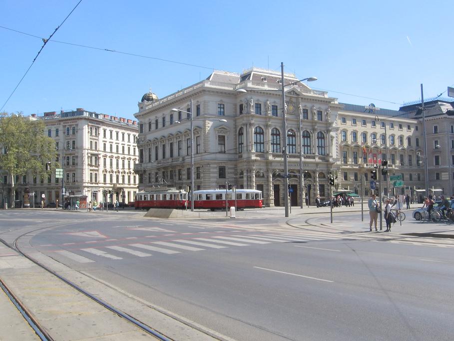 Historick tramvaj pobl smyky Schwarzenbergplatz