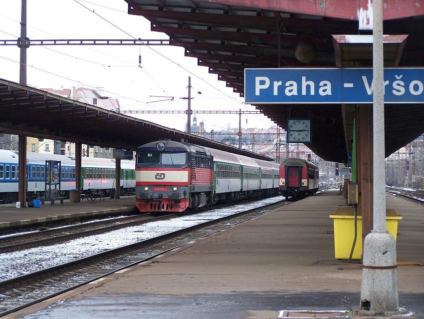 749 121 na ele R 1143 - Praha Vrovice - 22.1.2011.