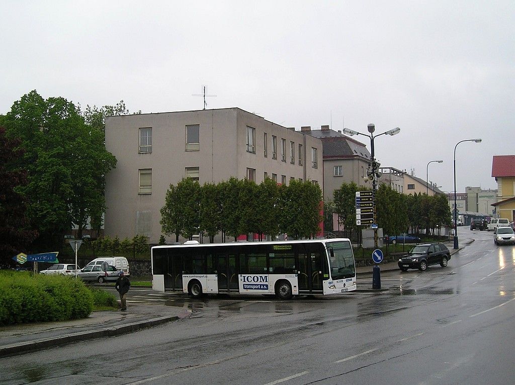 P��jezd k vlakov�mu a autobusov�mu n�dra��.