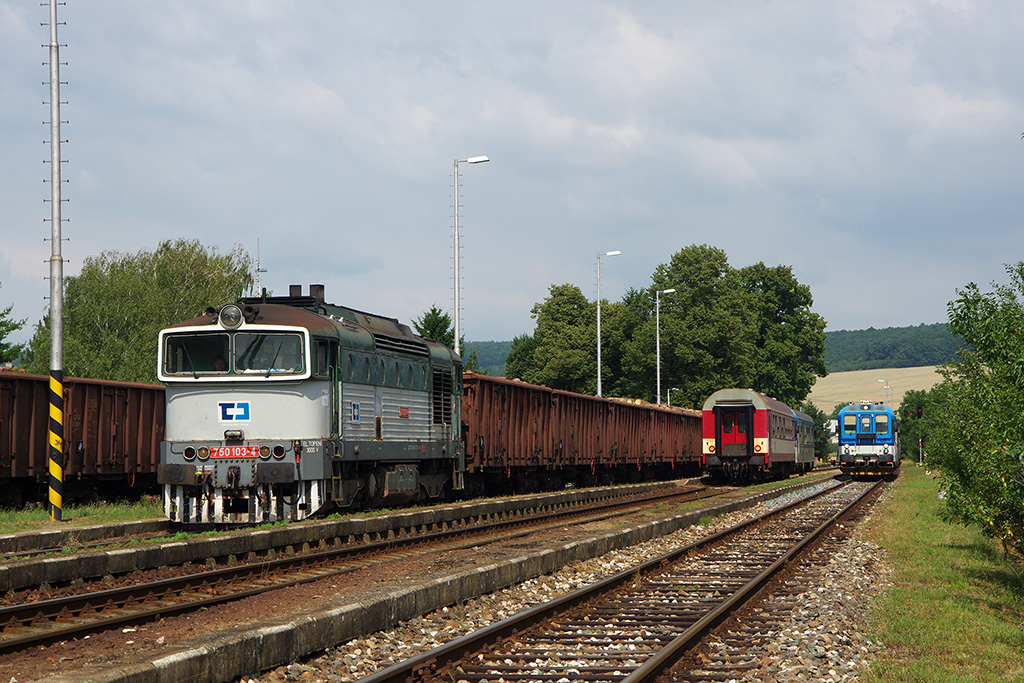 Mn 82100, 750.103-4, jezdec u Luhaovic, 28.7.2014
