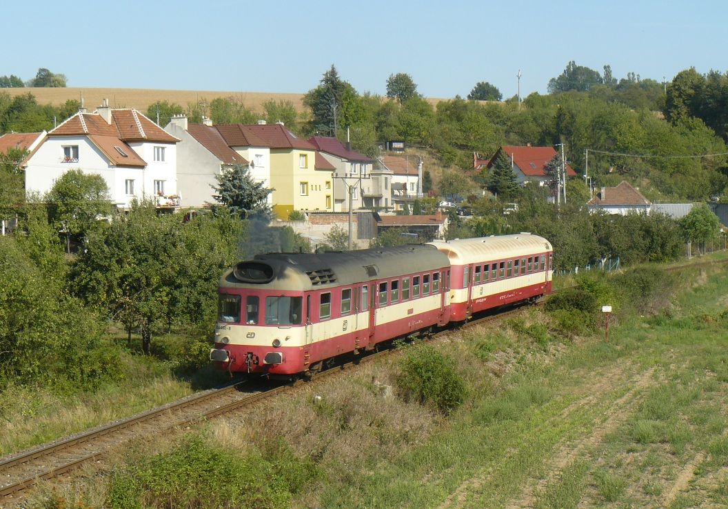 850 030-8 Popovice u Uhersk�ho Hradi�t�(11.9.2012,Os 4312,foto-Ale� Kr�ka)