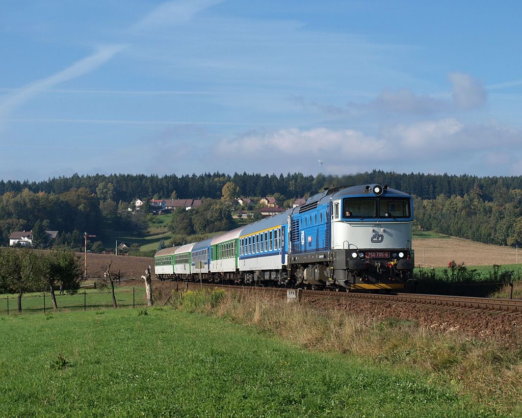 750 705_R 851 Sn�ka_�erven� Kostelec_16.10.2011