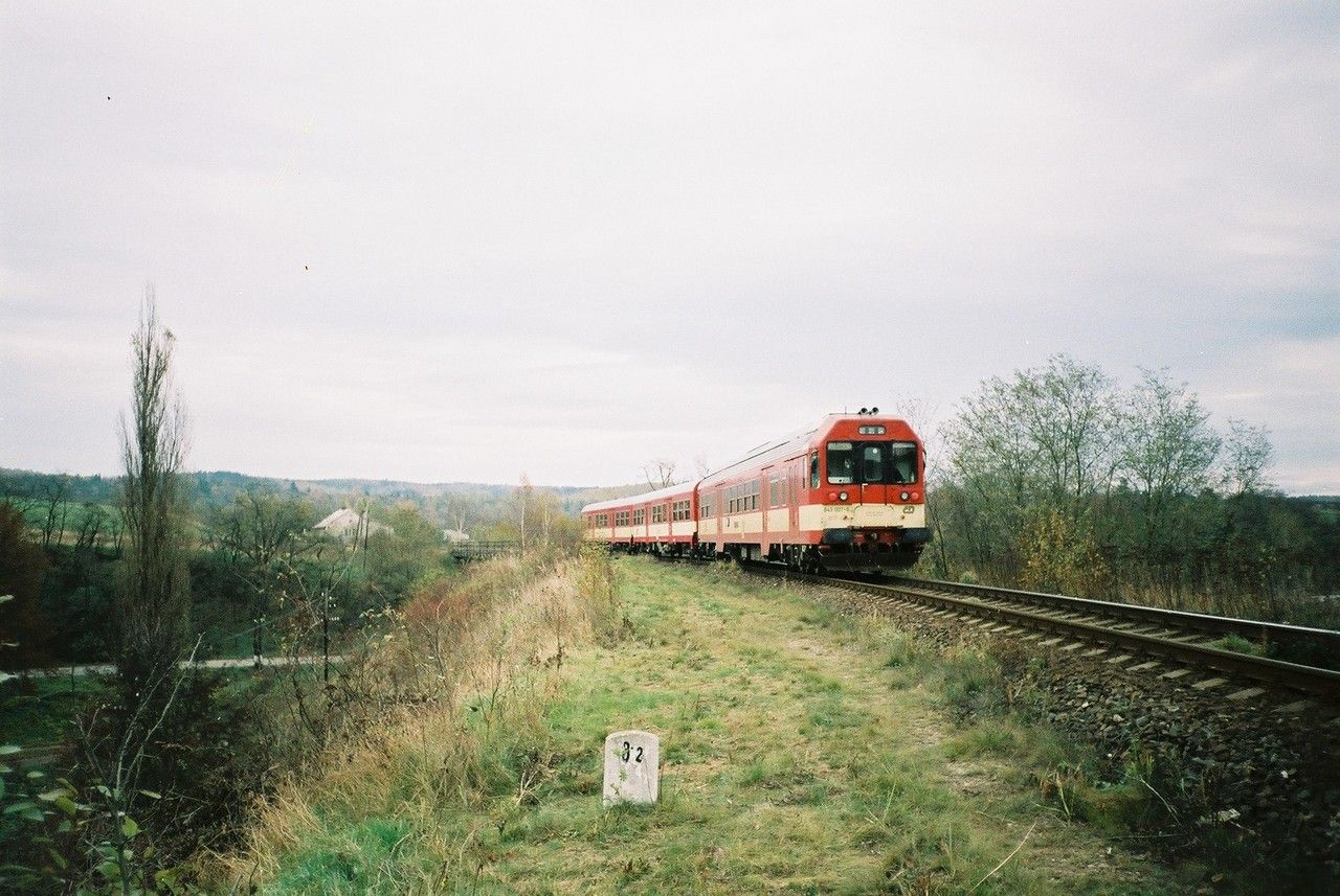843.007 odj�d� (Sp 1895?) ze vzdaluje od rakovnick� st., listopad 2001