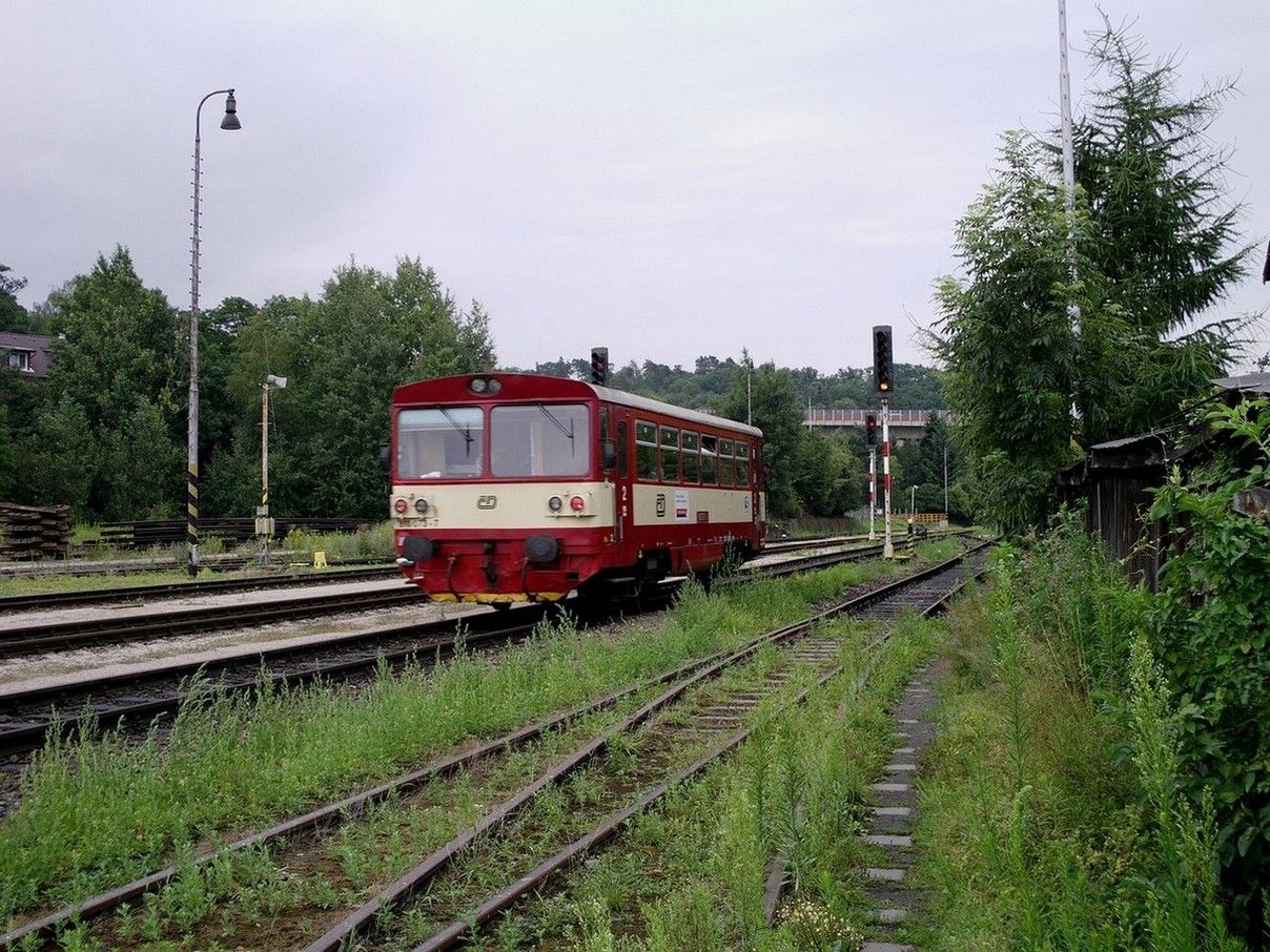 810.073 odj�� v Os 19902 ze st. Beroun-Z�vod�, 18.7.2012