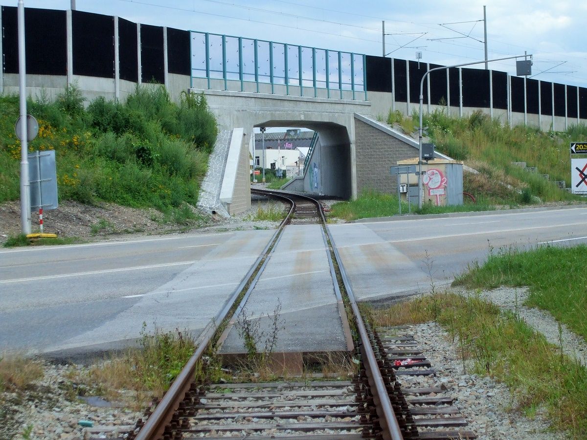 Prvn ze dvou kolej na most byla zprovoznna 3. z 2011
