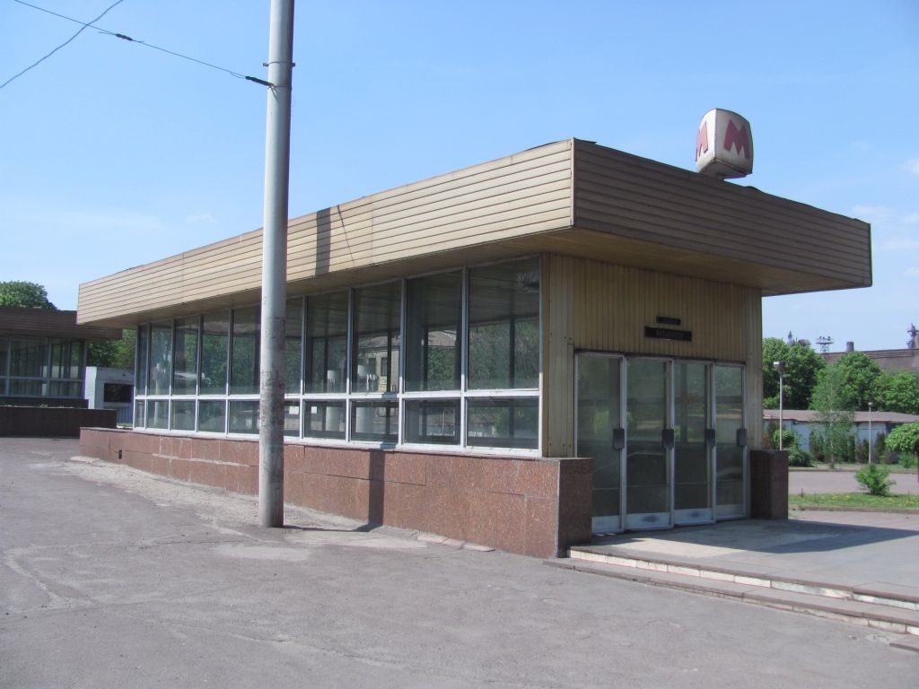 Vchod do vestibulu stanice Metalurhiv