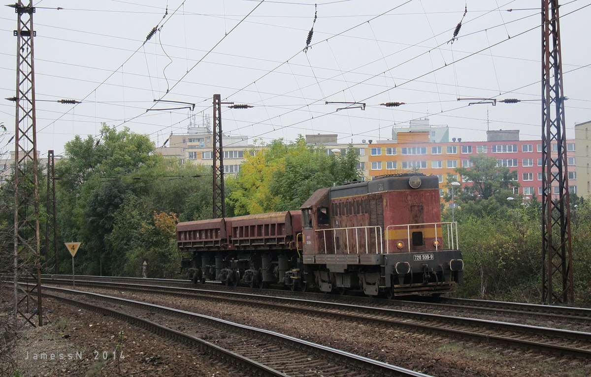 Hektor 720.509 s 2*Ua se vrac� k Vr�k�m po vypr�zd�n� vyt�en� zeminy v Male�ic�ch