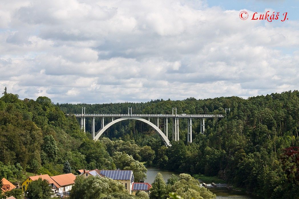 Bechy�sk� most od kl�tera.