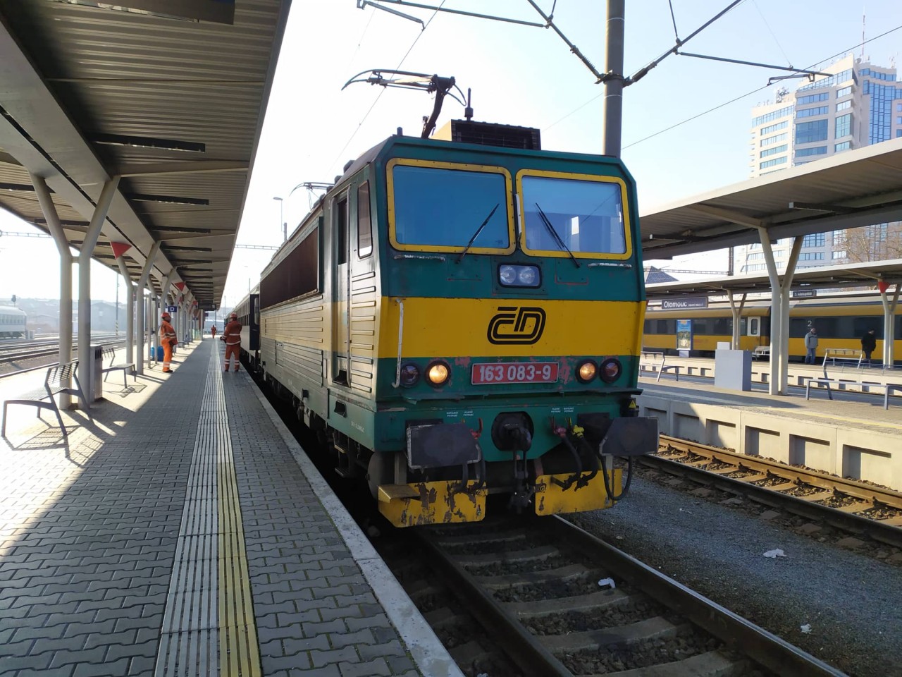 163 083-9 ukonila jzdu Os 3818 ve stanici Olomouc hlavn ndra, dne 9.2.2020