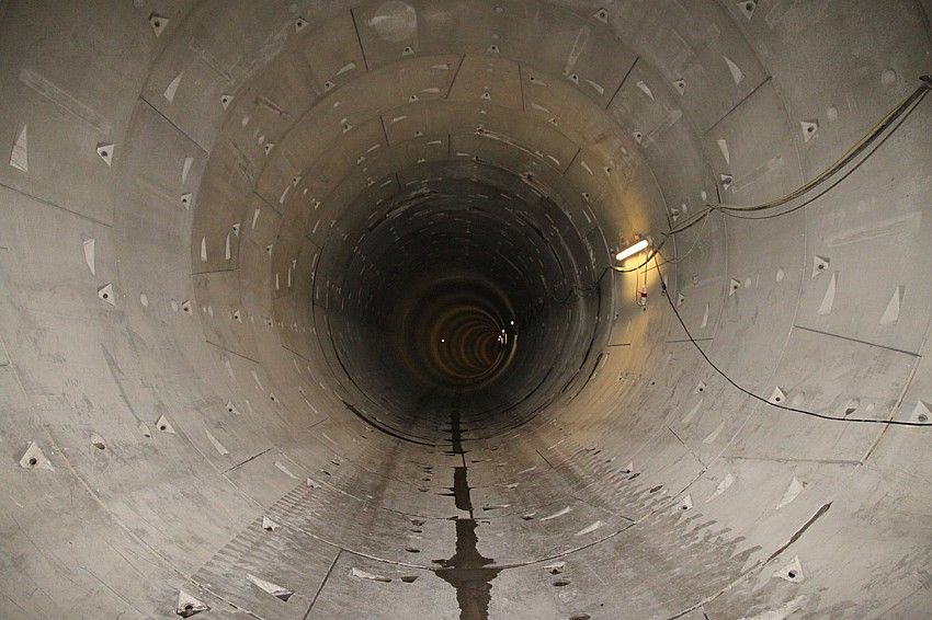 Jednokolejn� tra�ov� tunel v �seku Veleslav�n - Pet�iny