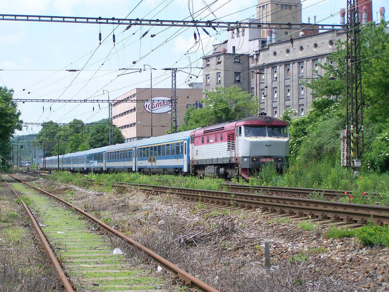 749.254 na �ele EC 174 pod pek�rnami Odkolek v Praze Vyso�anech. ZDRAV�M a MOC SMEK�M :-)