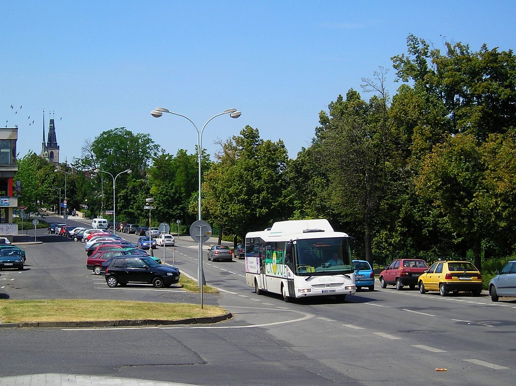Ekobus SOR CN12 4A3 4558 v Husov� ulici p�i cest� k n�dra��.