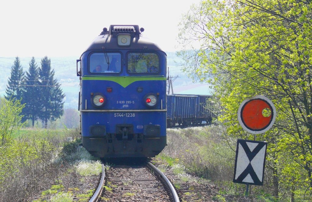 Scinawka Rednia : ST44-1238 na postrku nkladnho vlaku z Nowe Rudy-Slupce, vpedu ST44-1211