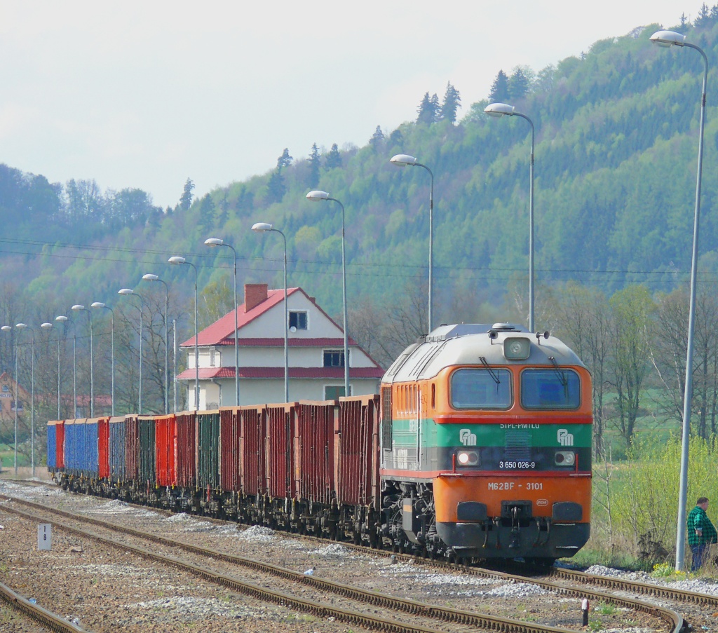Scinawka Gorna : M62BF-3101 s nkladnm vlakem do Klodzka