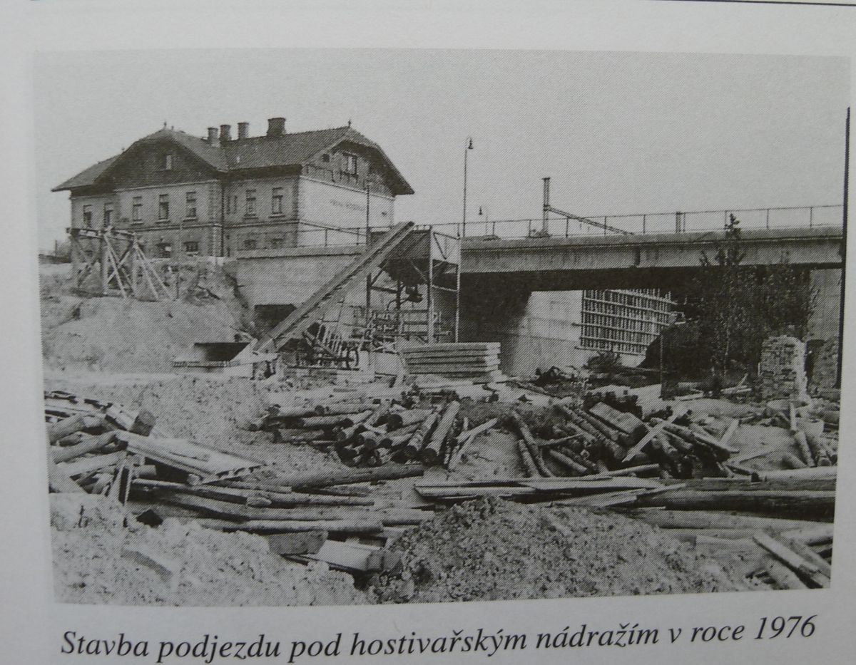 Stavba podjezdu v Hostivai - z Knihy o Praze 15