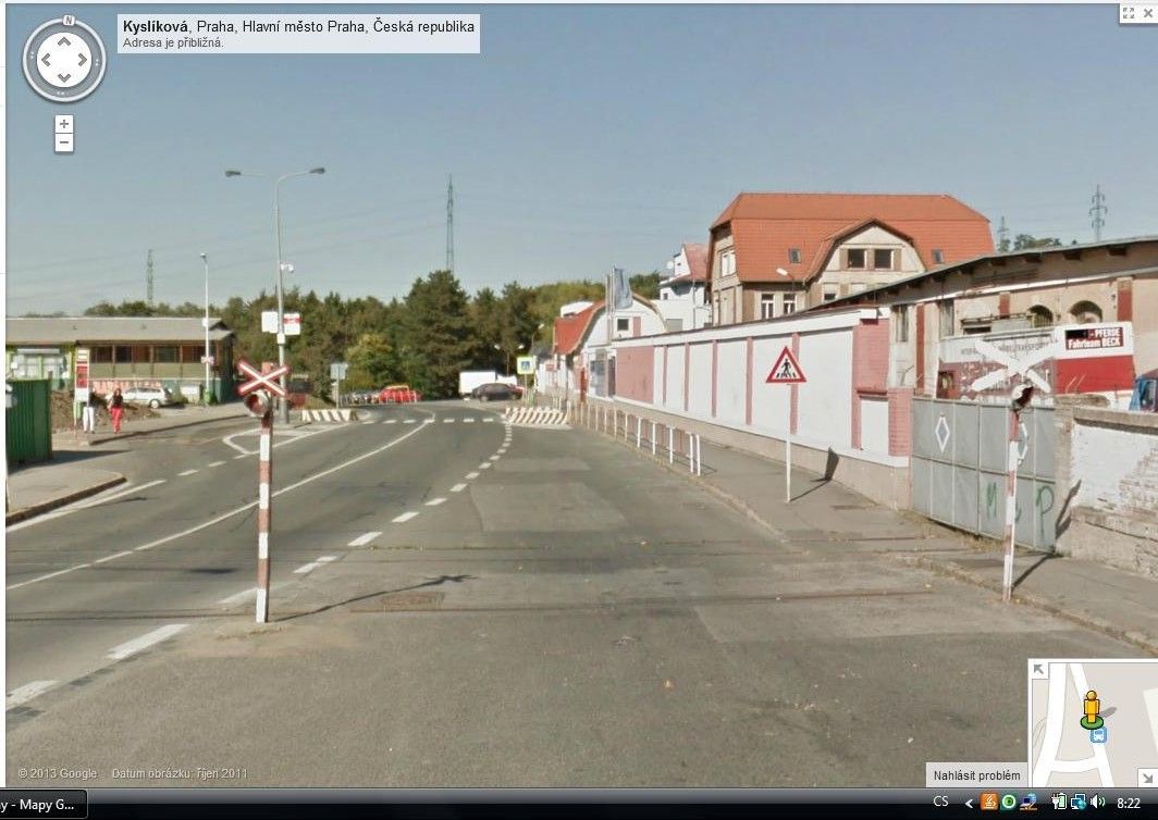 Praha-Komo�any, zvl�tn� p�ejezd