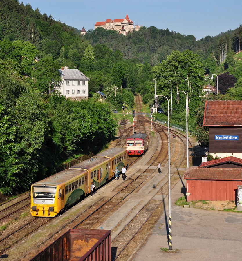 14905 Nedv�dice - aneb, kdo se dotkne prvn� vlaku, vyhr�l:-)