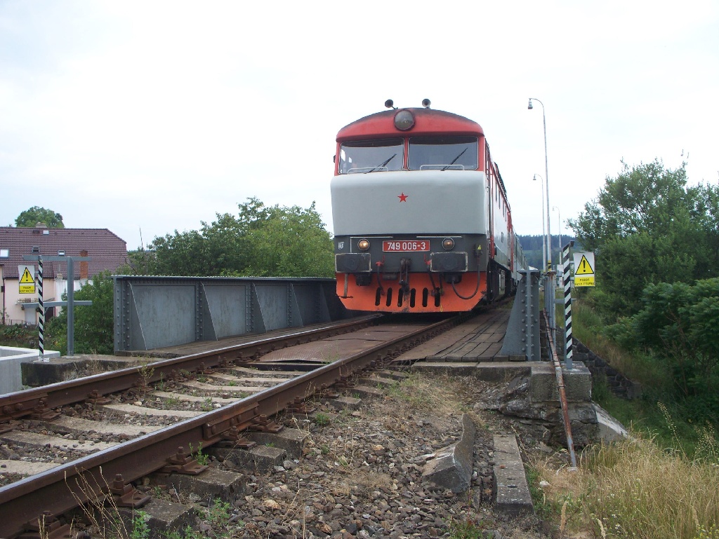 Posun soupravy ve Zrui (22.6.2014)