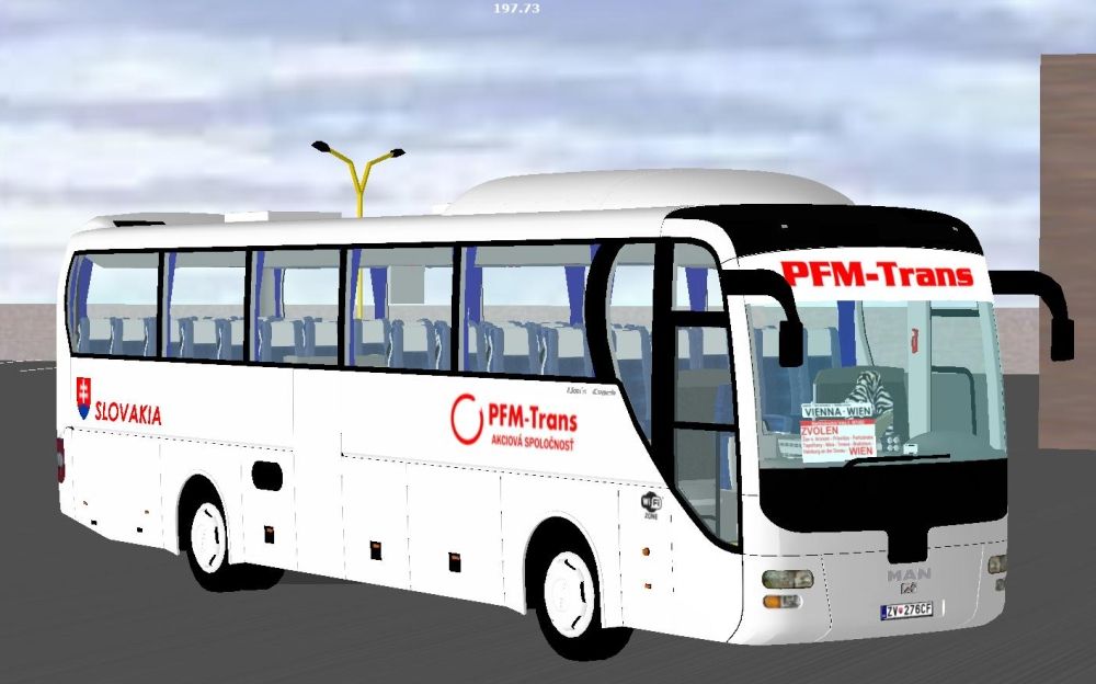 MAN Lion�s Coach na podniku, u� na zvolensk�ch zna�k�ch aj s polepmi, dva dni pred prv�m v�jazdom.