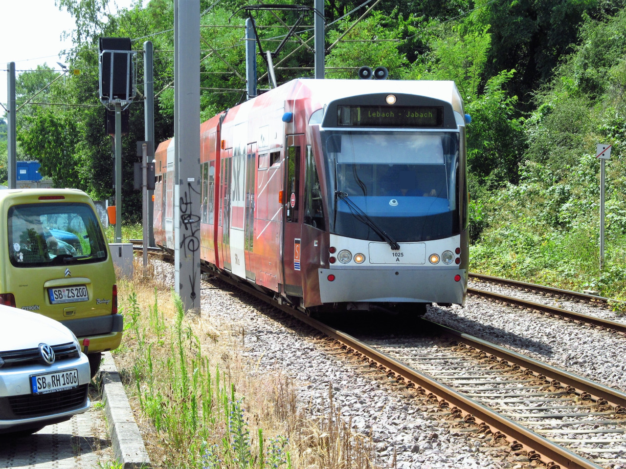 Tram. do Lebachu odboila z tram. trat na el. tra (v pozad pokraovaly koleje do Vlklingenu)