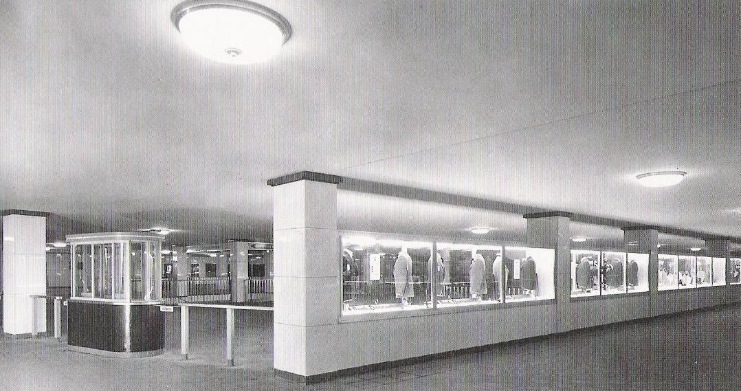 Vitr�ny ve vestibulu stanice Potsdamer Platz