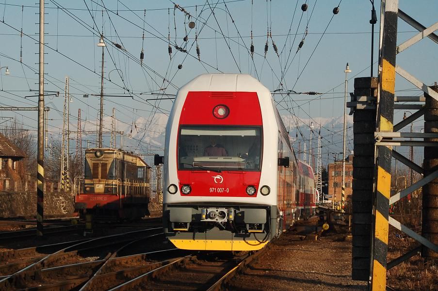 671.007 se p�esouv� k n�st.1, odkud odjede v 16:26 jako Os 7806 do Tren��na, �ilina 16.3.2012