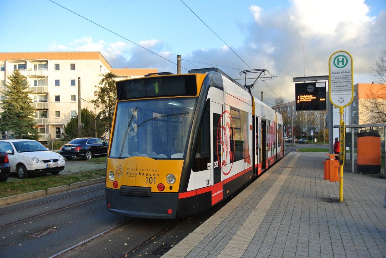 Linka 1 v kone�n� zast�vce S�dharzklinikum