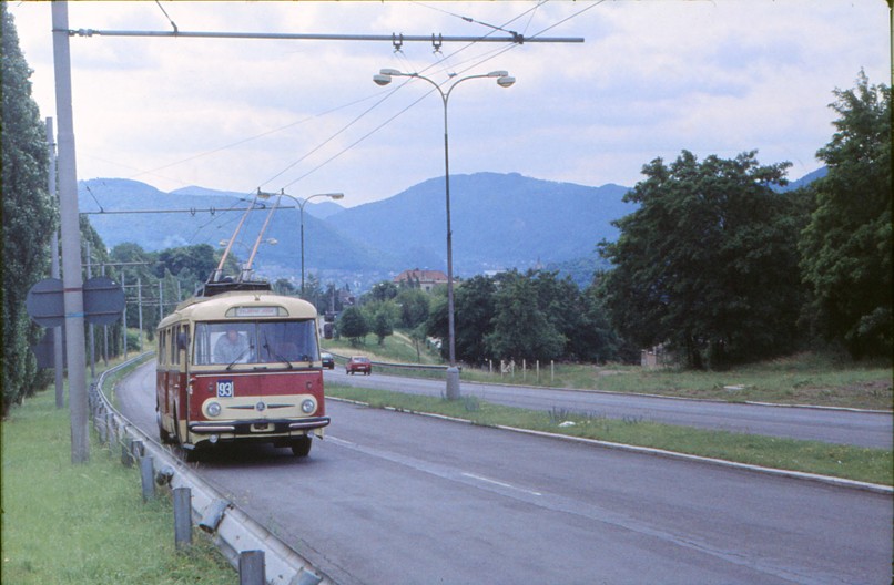 �otoj�zda se 105 po opu�t�n� jednosm�rn� trati v B�lehradsk�.